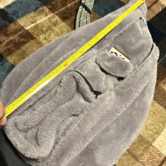 Kavu Fuzzy Gray Sling Bag (givie 2) - Picture 9 of 10